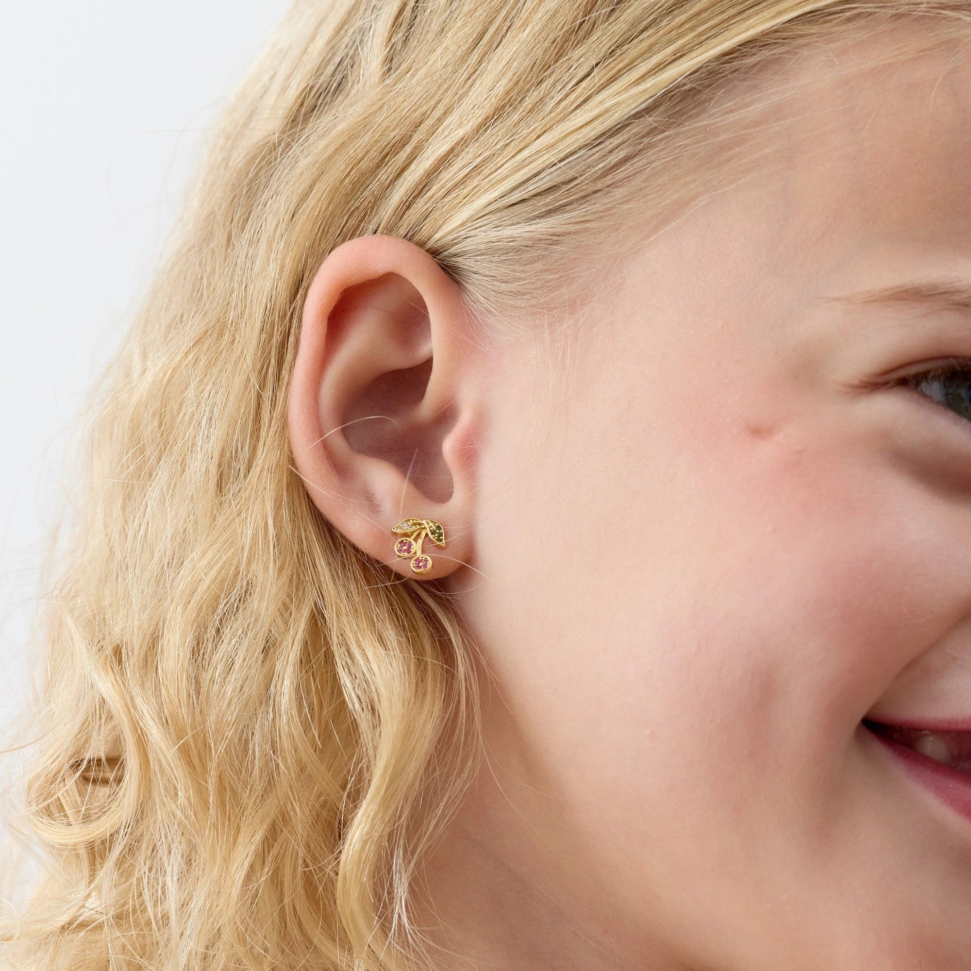 Aros de Cereza con Circones de Plata 925 enchapados en Oro 18k