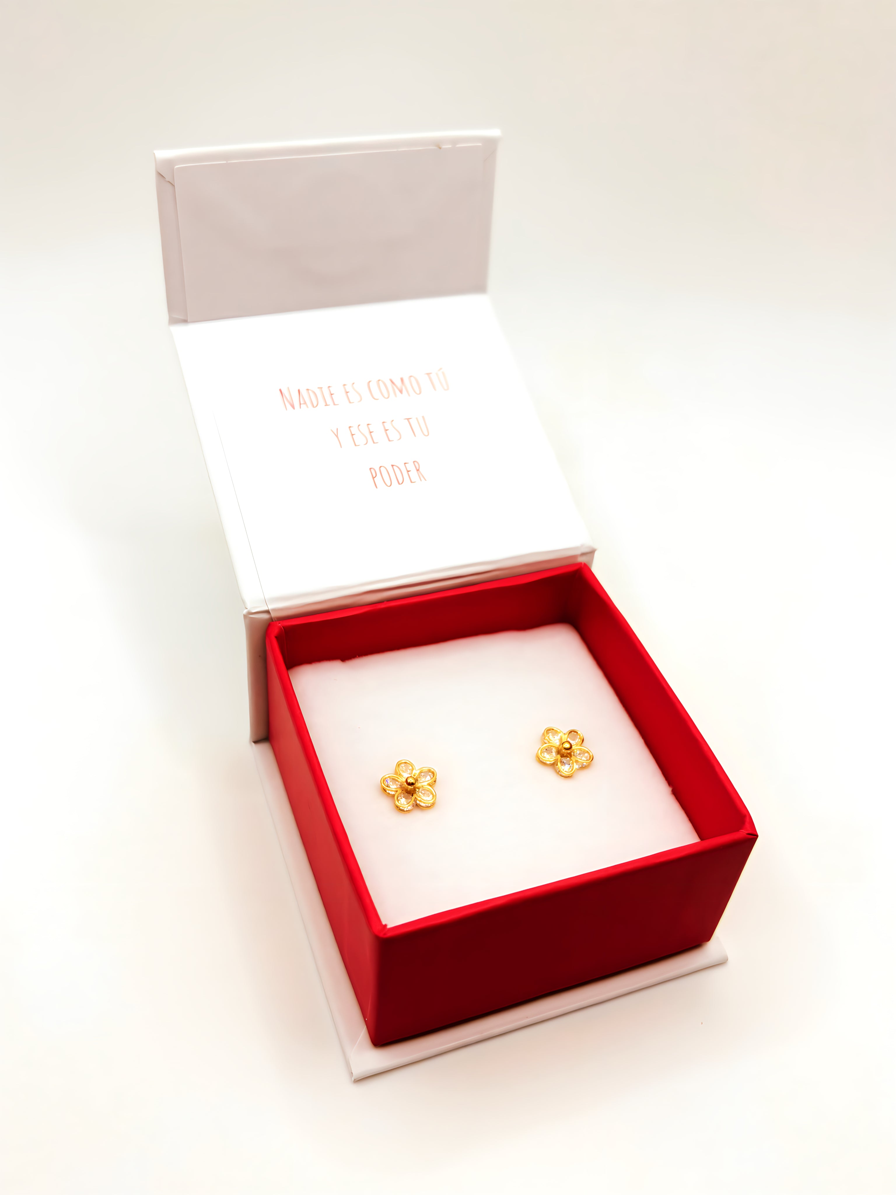 Aros de Flor de 8 mm con Circones de Plata 925 enchapados en Oro 18k