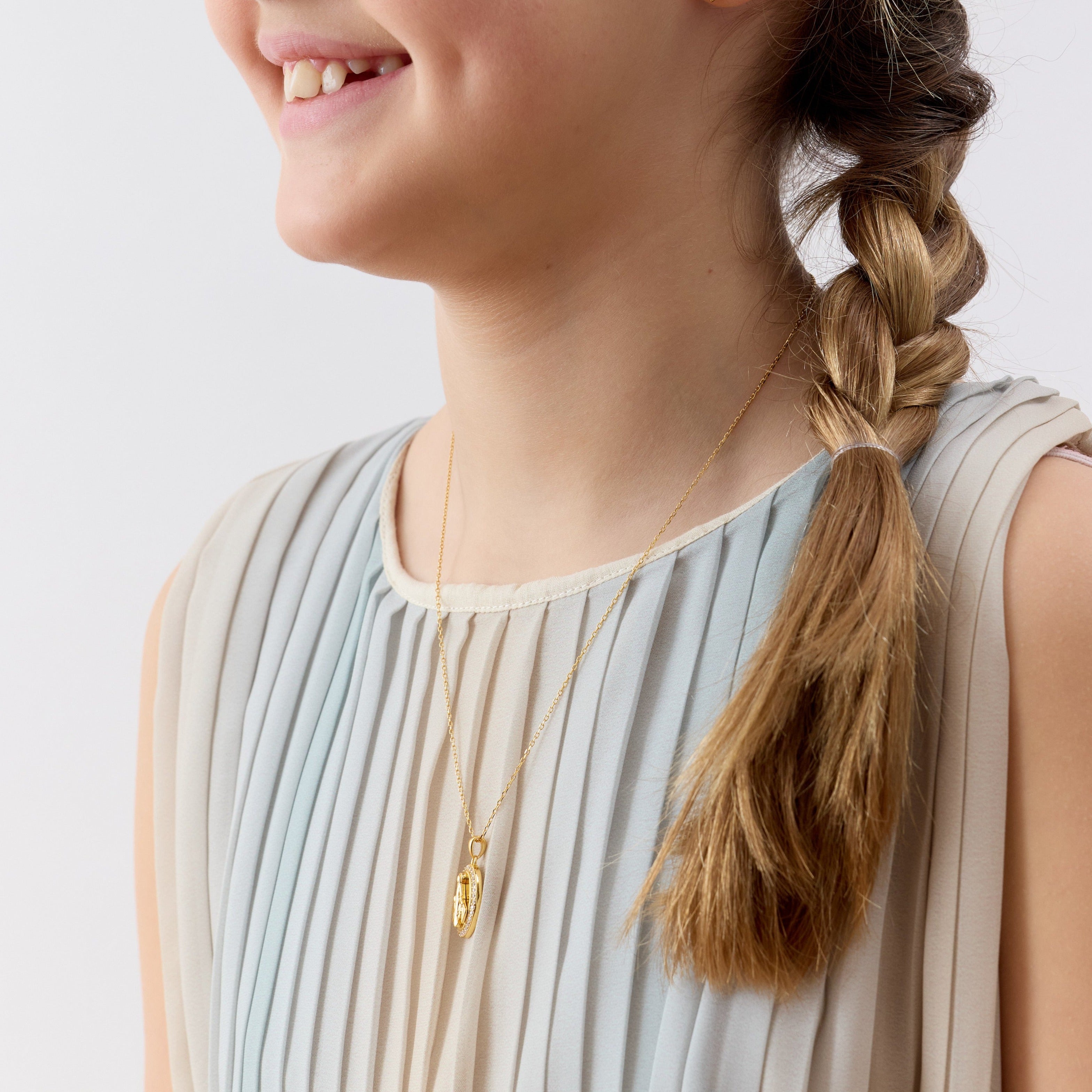 Collar Religioso con una medalla de la Virgen de Plata 925 enchapada en Oro de 18k