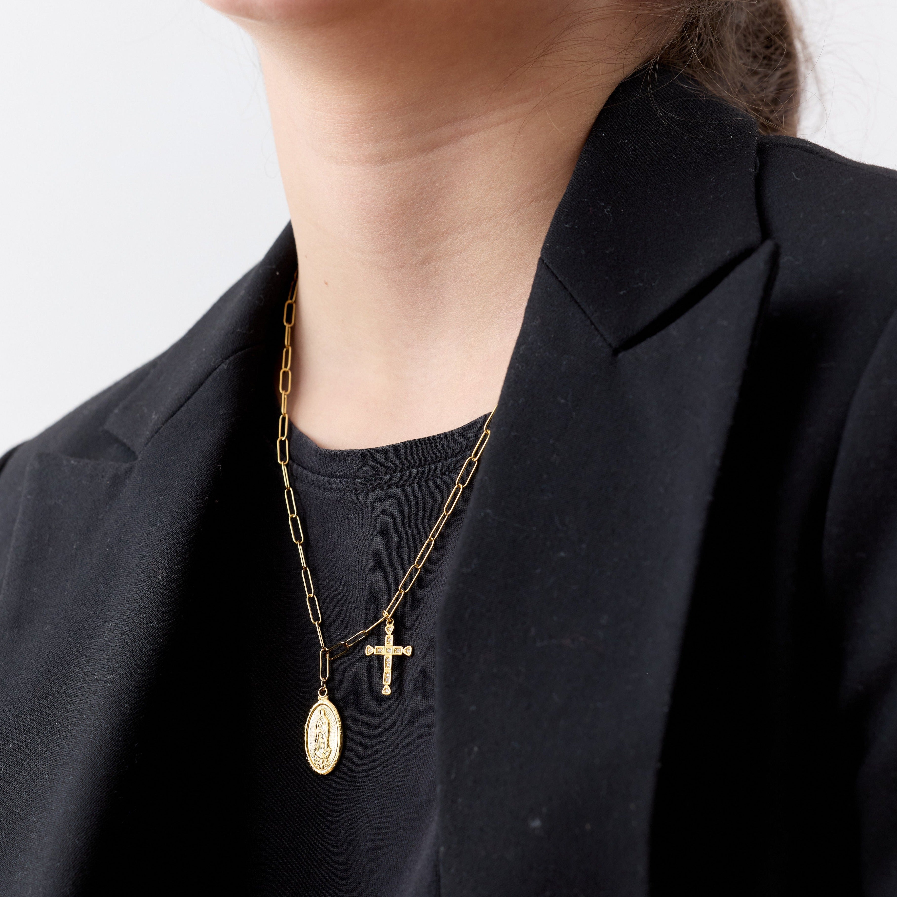 Collar Religioso de Cruz junto con la medalla de la Virgen de los Rayos de Plata 925 enchapada en Oro de 18k