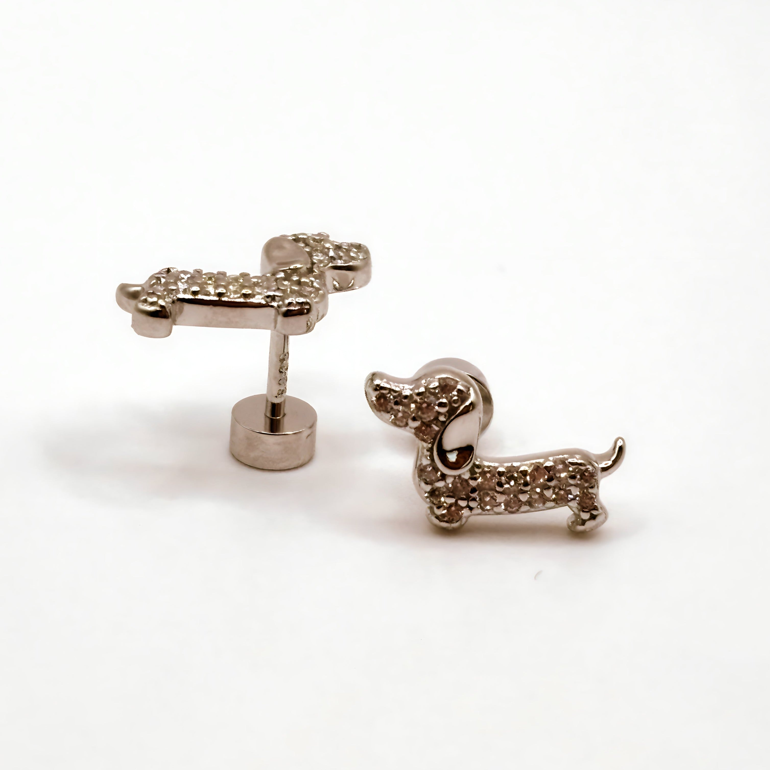 Aritos de perrito salchicha con circones transparentes para niñas y adolecentes, en plata 925 con poste con cierre rosca