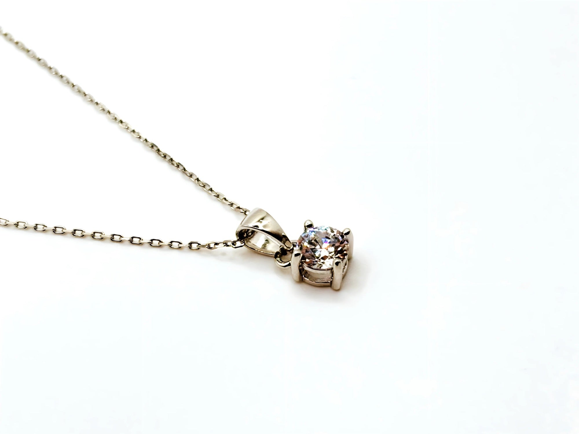 Collar de Circón Solitario de 5 mm de Plata 925