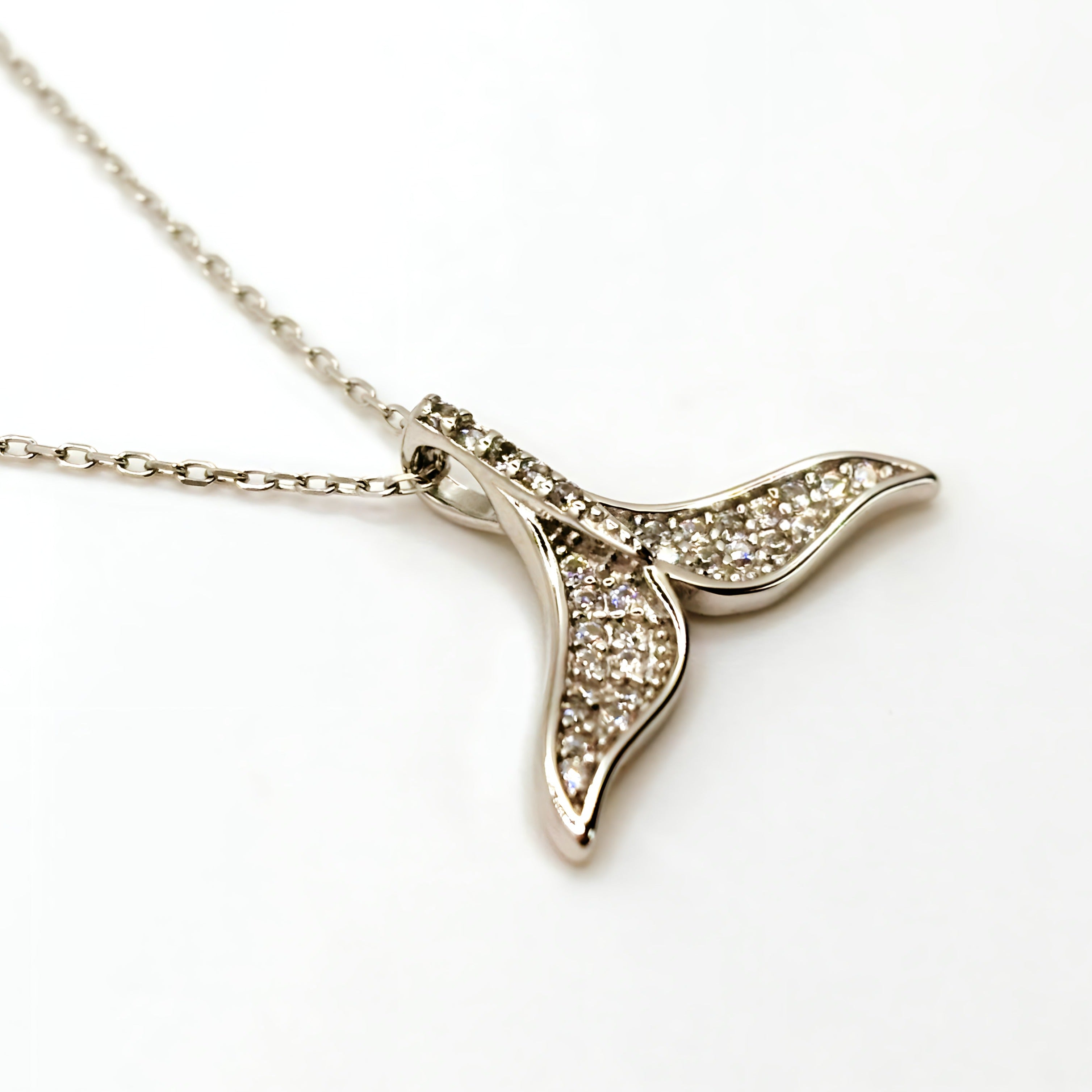 Collar de cola de ballena o cola de sirena en plata 925 con circones cadena ajustable