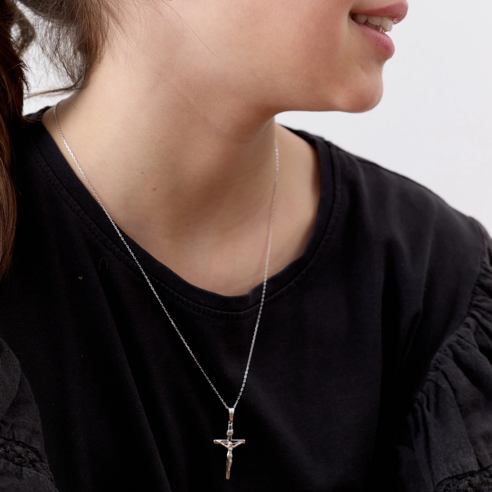 Collar Religioso con una Cruz de 25mm de Plata 925