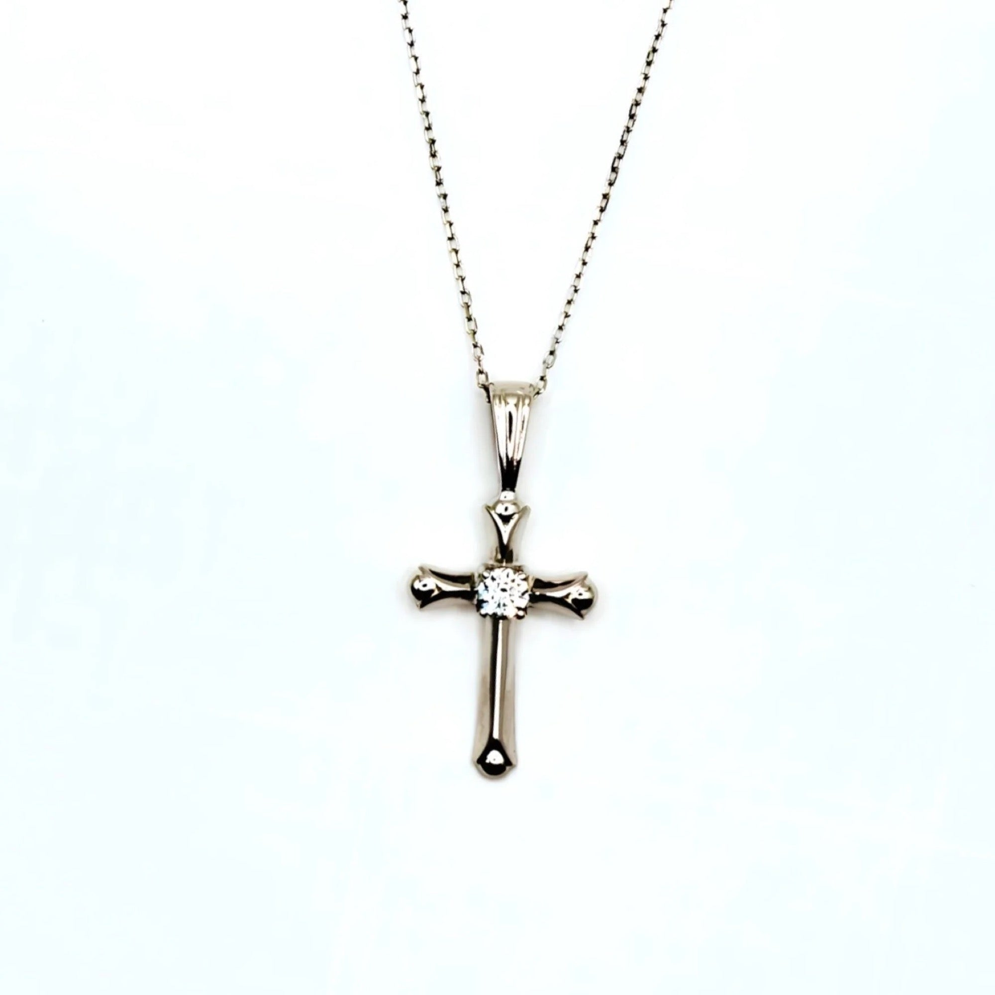 Collar Religioso con una Cruz de 20mm con un Circón de Plata 925