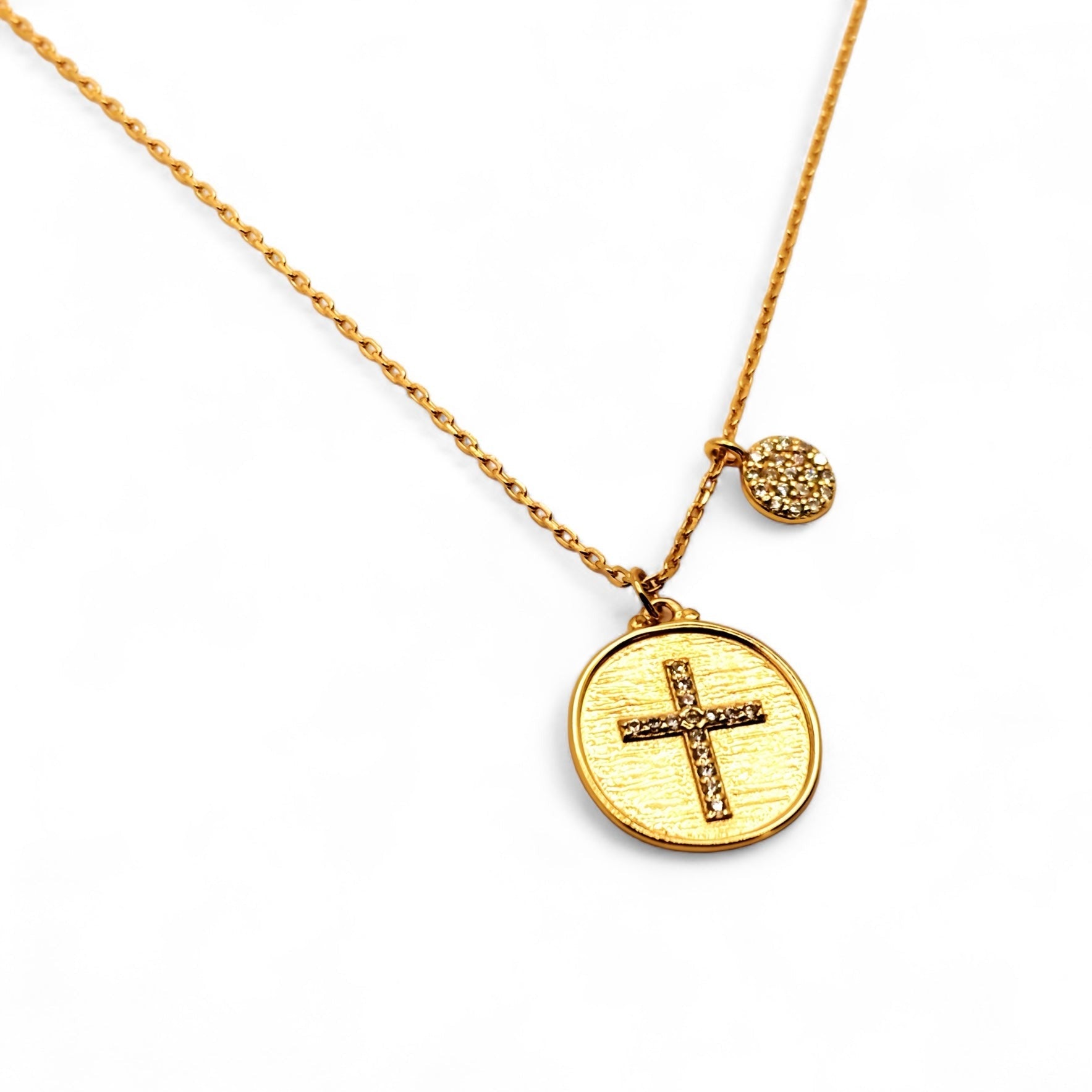 Collar Religioso con una medalla de Cruz con Circones de Plata 925 enchapada en Oro de 18k